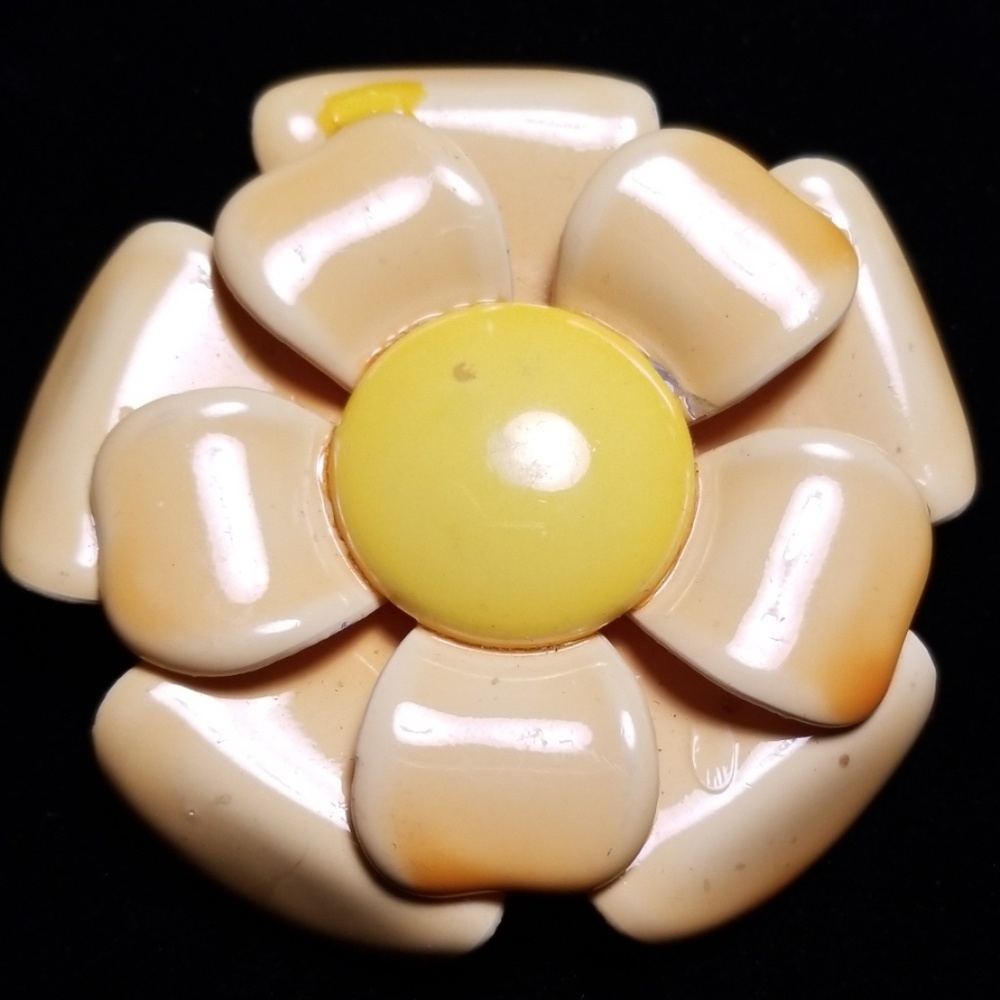Vintage Enamel Flower Daisy Brooch Pin - Picture 5 of 14